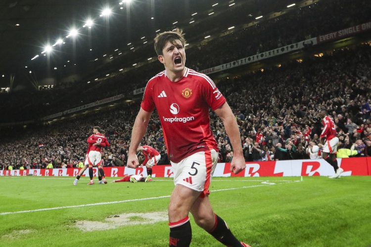 开云体育app安全下载-降薪近一半！英媒：曼联考虑开两年周薪10万镑合同，马奎尔愿考虑